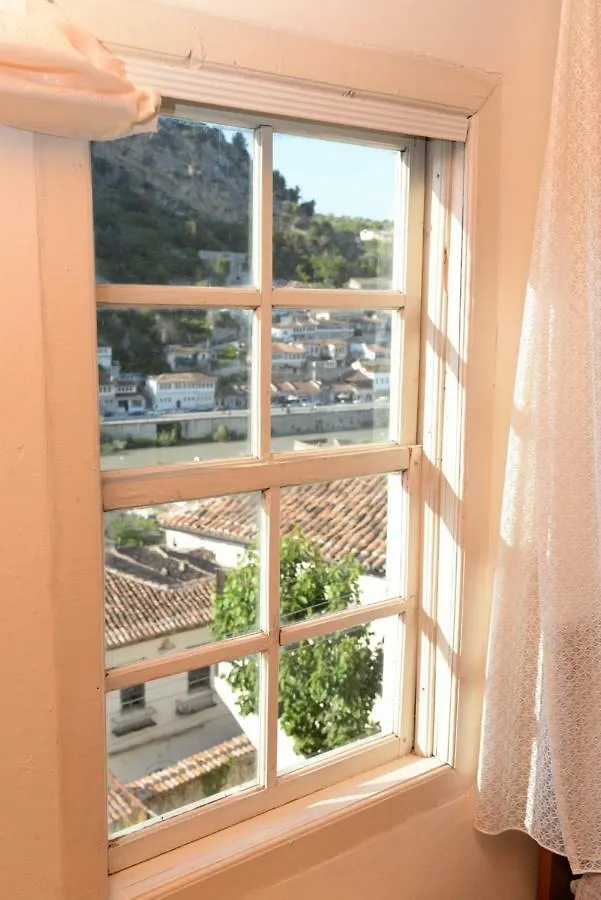 Guest House Taunus Berat 0*,