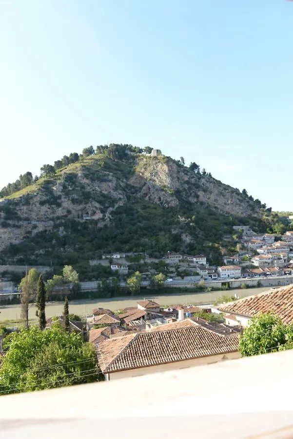 Guest House Taunus Berat 0*,  Albanien