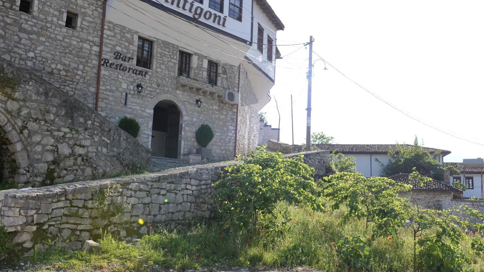 Guest House Taunus Berat 0*,  Albanien